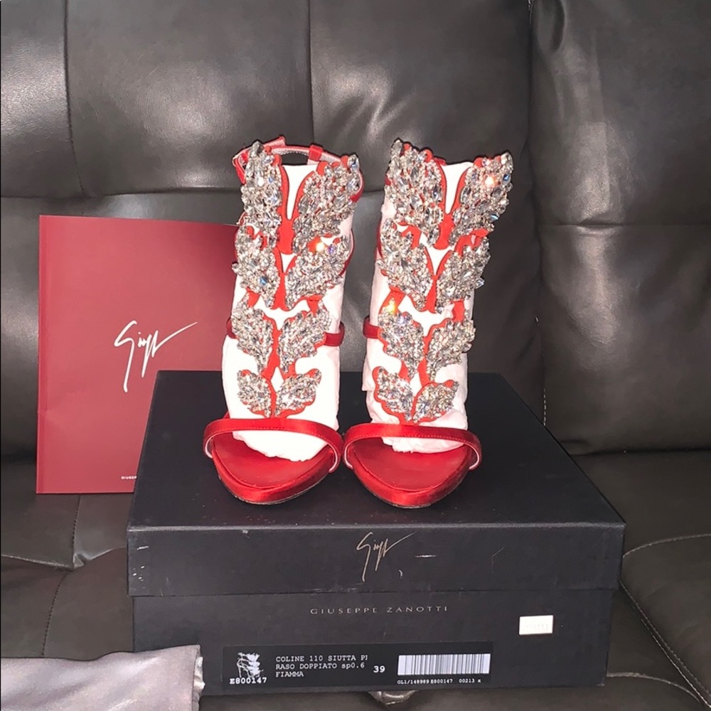 Cruel wing Giuseppe Zanotti